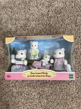 Calico Critters Snow Leopard Family new in box